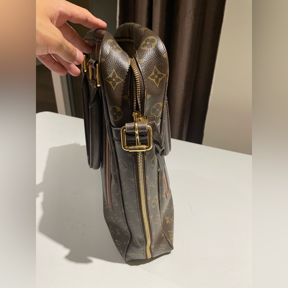 Louis Vuitton Limited Edition Monogram Bequia Porte Document Vertical Bag - Picture 4 of 9